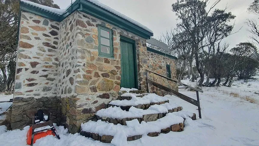 两名中国女留学生在澳登山不幸遇难！警方：带够防寒衣物却没穿，均死于失温（组图） - 1