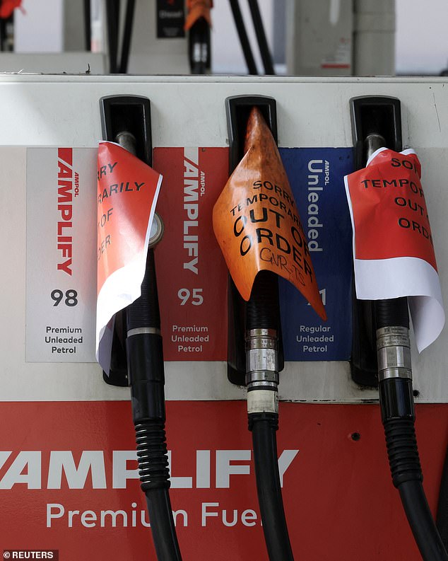 但部长们表示，现在谈论配给制还为时过早，并补充说：“我们还没到那一步。”