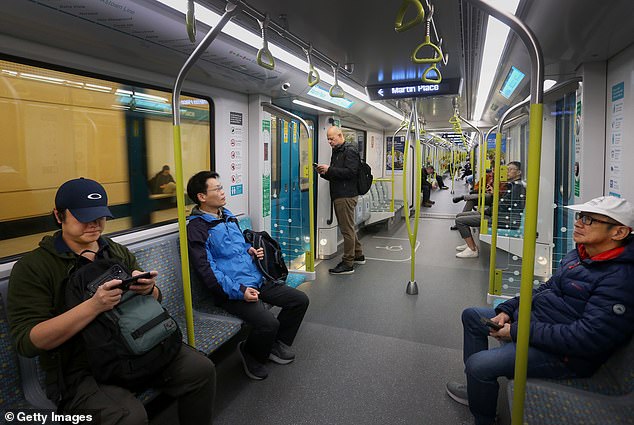 本周末，地铁乘客需要寻找其他交通方式。