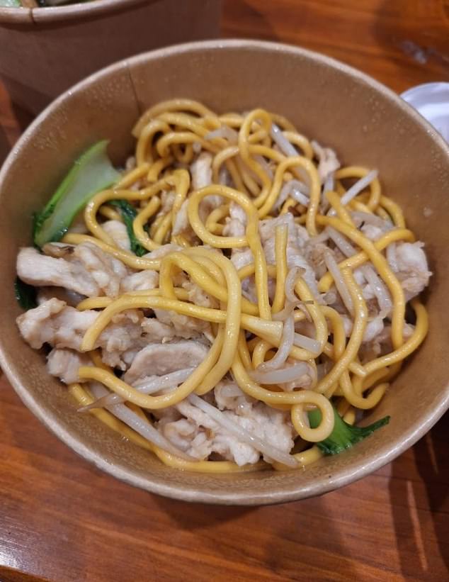但当餐食送来时，看起来却截然不同。