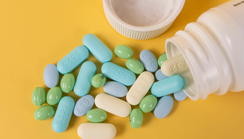 直播间爆款被打假，“澳洲优思益”收割400万瓶生意| CBNData