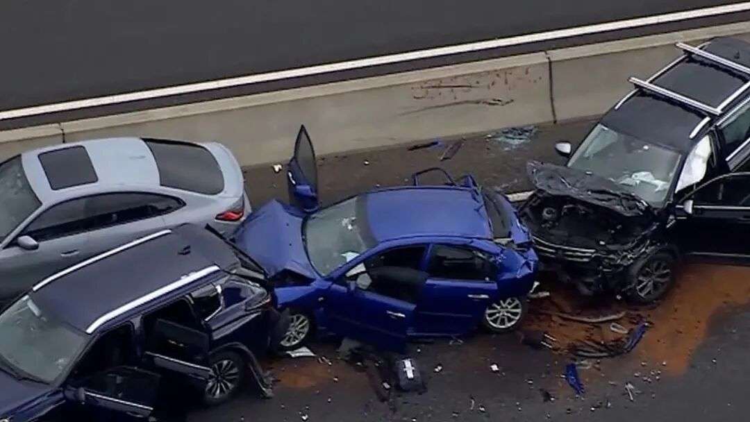 重大车祸!墨尔本五车连环撞致12岁男童不治身亡,警方深入调查(组图) - 1