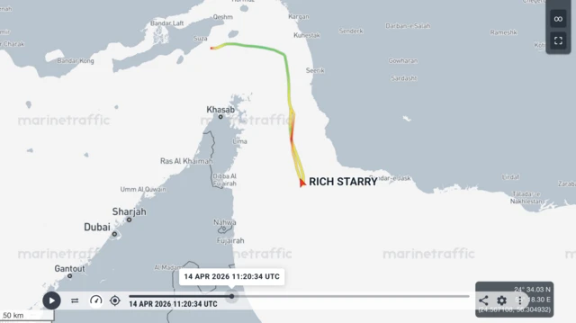 “富星号”于4月14日早上约11时折返海峡。