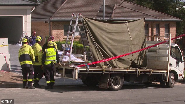 尽管现场人员竭尽全力抢救，但该男子仍未能被救活，被宣布死亡。