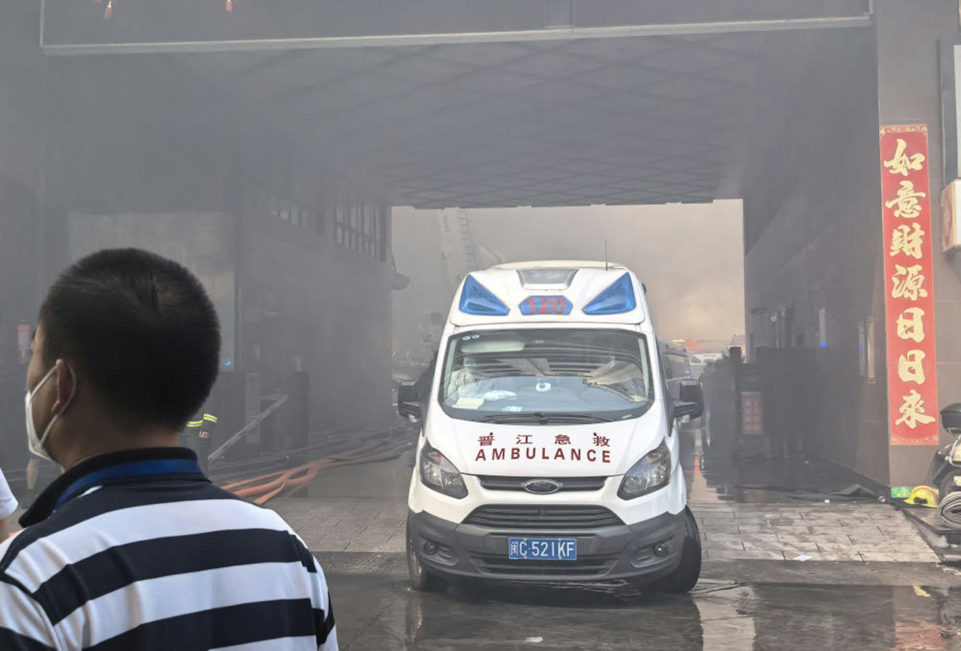福建晋江鞋厂火灾造成28人死亡。 （新华社）