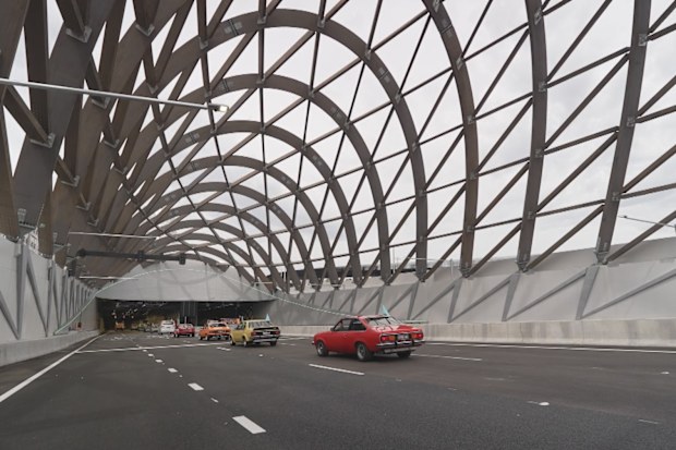 根据政府数据，墨尔本西门隧道将使郊区道路上的卡车减少 9000 辆。