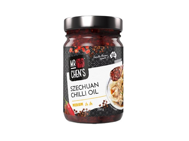 澳大利亚食品标准局发布警报，确认陈先生的四川辣椒油因含有未申报的过敏原（花生）而被全国商店下架。